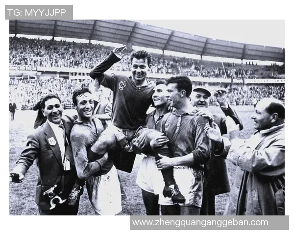 历史足球排名前十球星的辉煌成就与传奇瞬间回顾